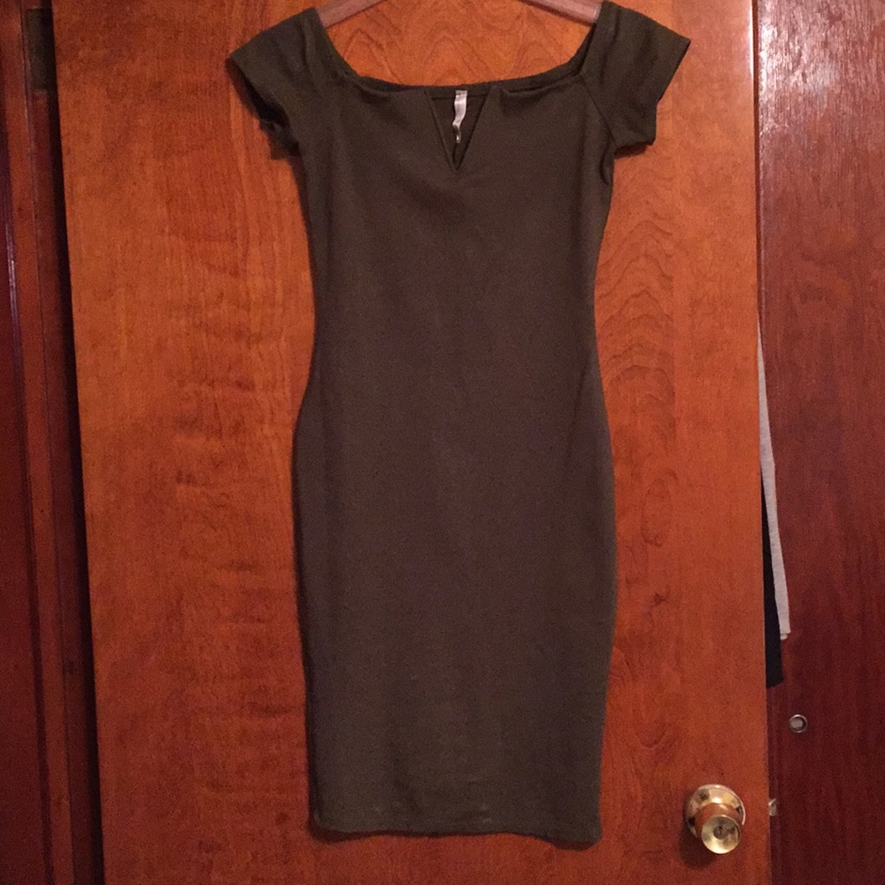 Dress - Picture 4 of 6